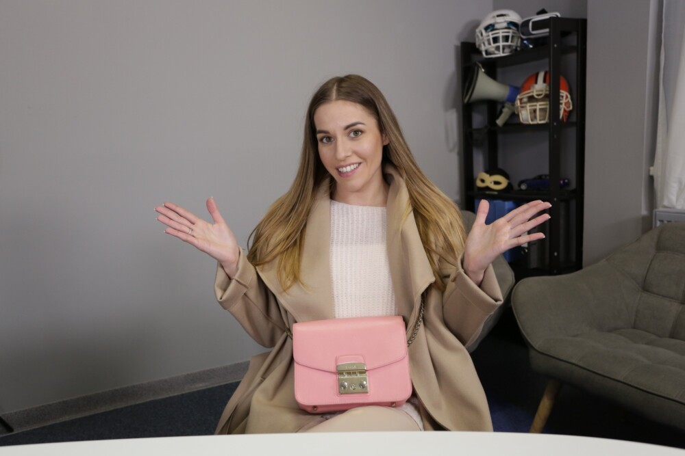 Eveline Dellai Hot Solo in Stunning 4K VR