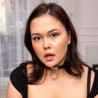 Alice Peachy Pornstar