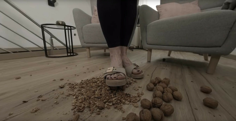 Sabdeluxe in Intense Walnut Crush VR Scene - Image 5