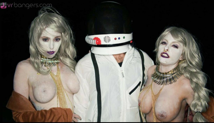 Britney Amber & Lauren Phillips in Sexy Alien VR - Image 1