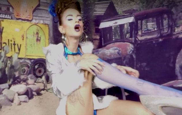 Adelle Unicorn Solo in Stunning 4K Cosplay - Image 2