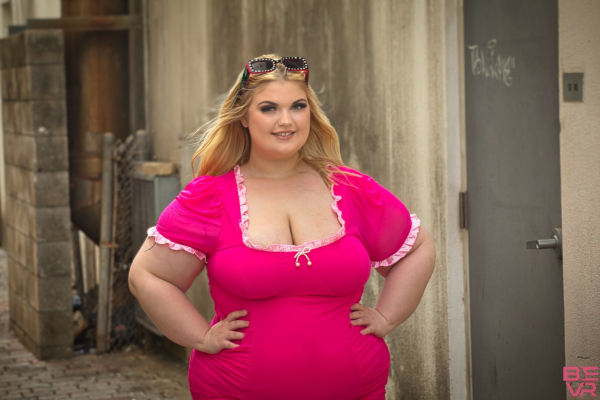 Callie Mack Stuns in Sexy Dress Solo 4K - Image 2