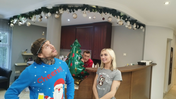 Chloe Temple Christmas VR Threesome Creampie - Image 2