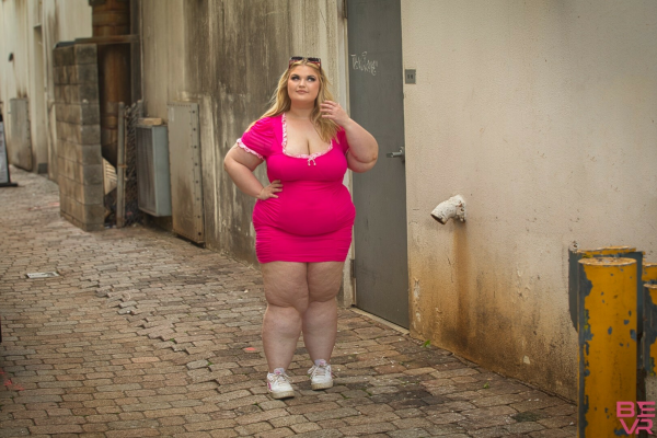 Callie Mack Stuns in Sexy Dress Solo 4K - Image 3