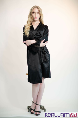 Fashion Model Emma Starletto - Image 1