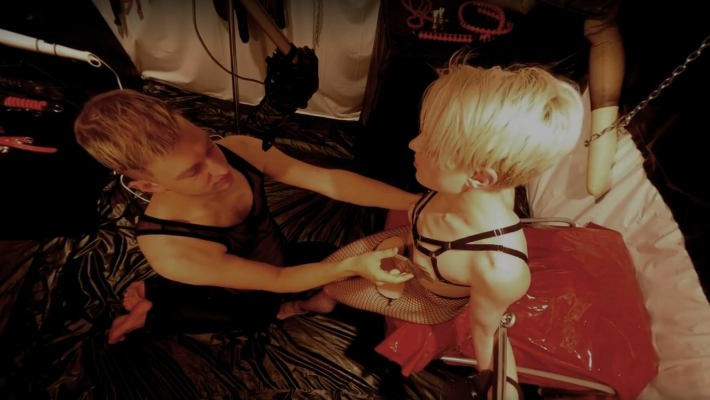 Private Sex Video #4: Kinky Babe Gets a Bigger Facial - Behind the Scenes Voyeur Version - Image 6