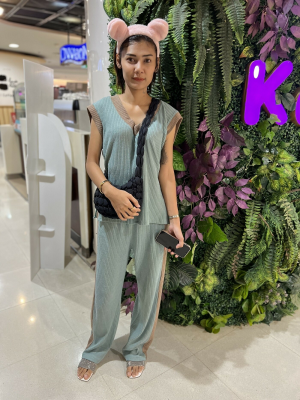 Petite Nurse Momay: Quick Mall Encounter VR - Image 2