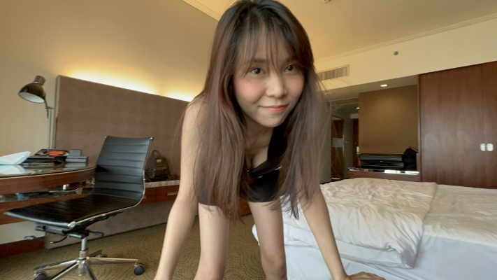 Petite Thai Mae Turns Wild on First Date VR - Image 2