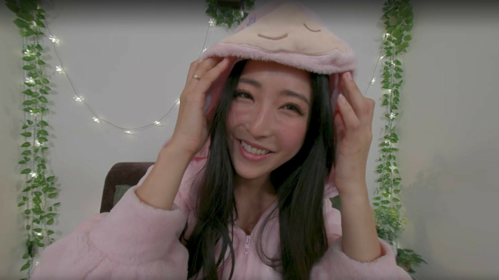 Intimate Moments With Emiri Momota - Image 1