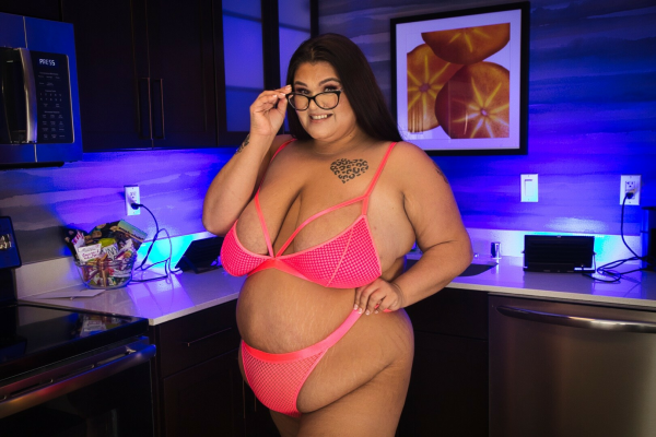 Raven Belle in Hot Business Fantasy VR - Image 3