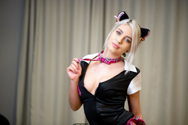 Sarah's Schoolgirl Tease in Stunning VR - Image 2