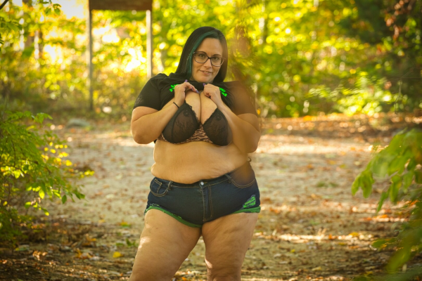 Lyla Everwettt in Sensual Shoe Fetish Play - Image 5