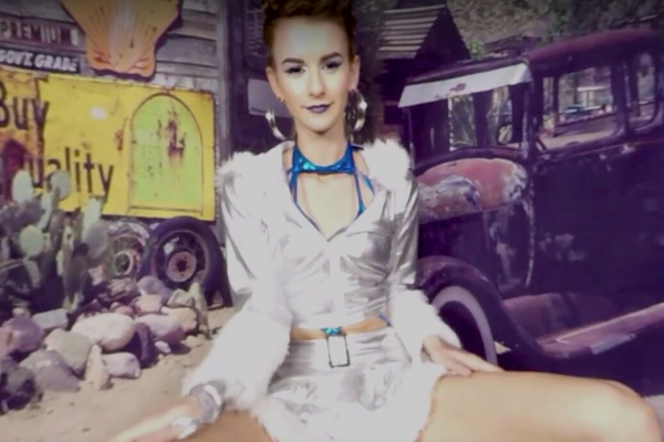 Adelle Unicorn Solo in Stunning 4K Cosplay - Image 1