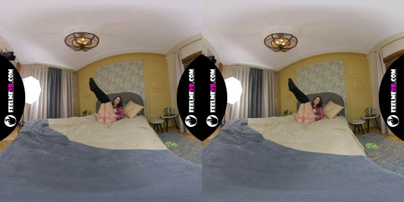 Virtual Reality Backstage Sexy Phoneixa Poses Naked in Photosession - Image 4